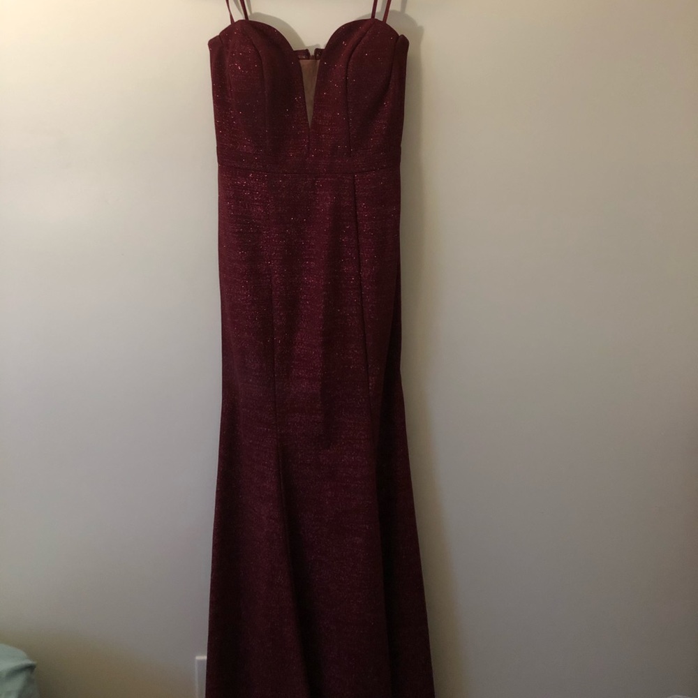 Wine colored prom dress 🍷